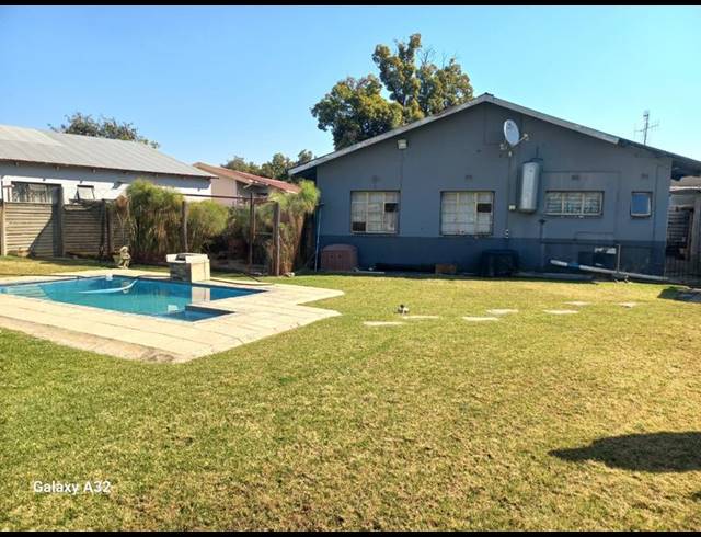 4 BEDROOM HOUSE FOR SALE IN RUSTENBURG EAST
